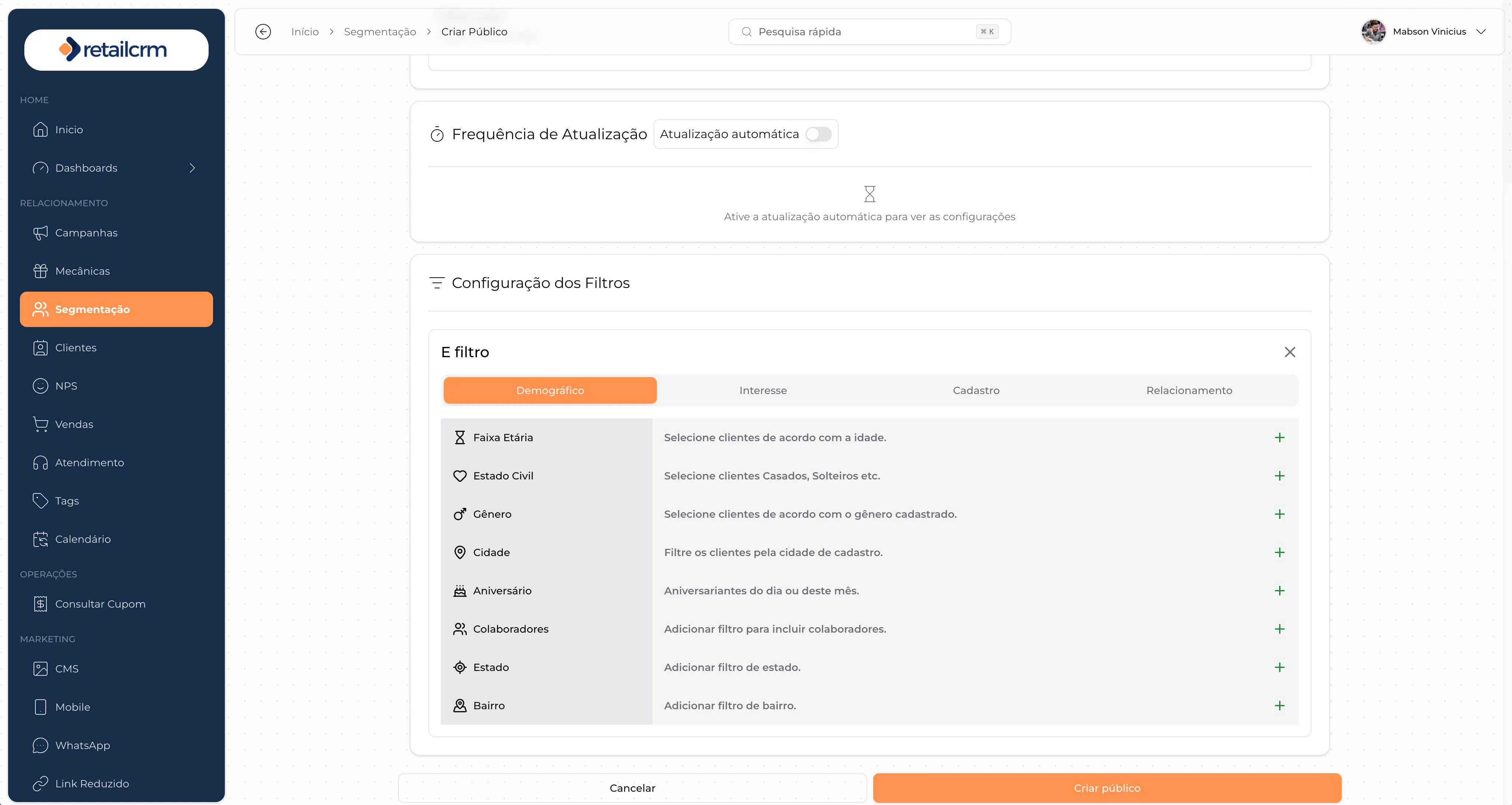 Tela de públicos e segmentação do RetailCRM, com filtros avançados e mapa geográfico